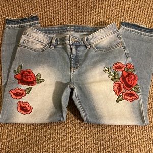 a.n.a. Embroidered Skinny Ankle jeans - 2
